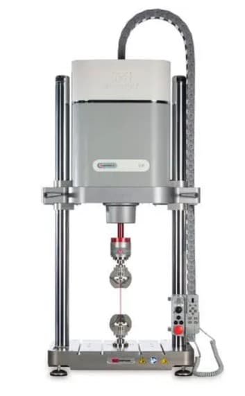 Instron Electropuls E3000, dédiée aux essais de fatigue en conditions environnementales sévères
